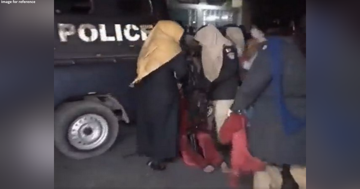 Baloch women dragged on streets of Karachi for demanding release of missing persons